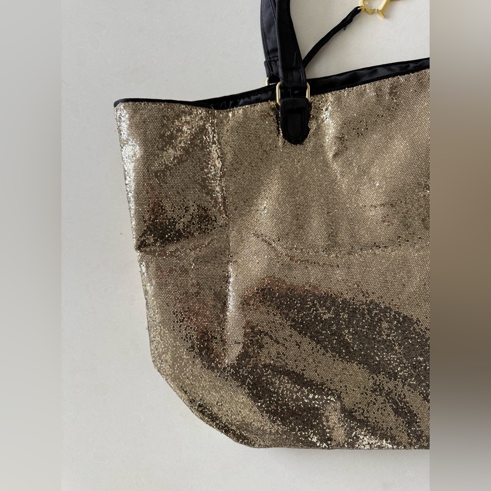 2/$40 - Victoria’s Secret Tote - Picture 6 of 10